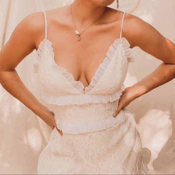 Lovers + Friends Dresses & Skirts - LOVERS + FRIENDS lace ruffle mini dress